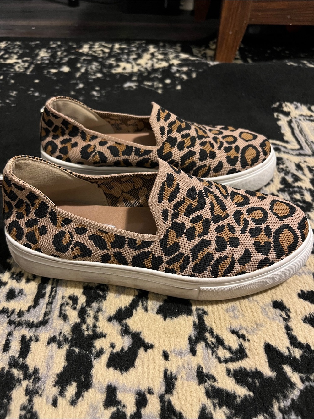 Women’s Steve Madden slip on sneakers size 8